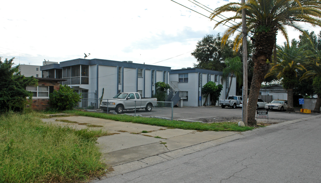 221 Waverly Way in Clearwater, FL - Building Photo