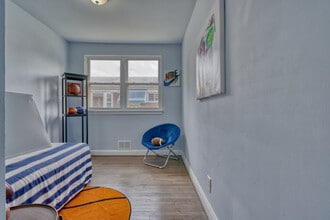 4505 38th St in Brentwood, MD - Foto de edificio - Building Photo