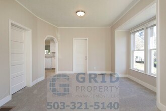 10823 SE Schiller St in Portland, OR - Building Photo - Building Photo