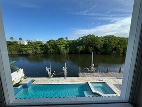 3041 SW 44th St in Fort Lauderdale, FL - Foto de edificio - Building Photo