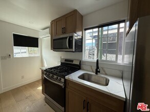 9506 San Pedro St in Los Angeles, CA - Building Photo - Building Photo