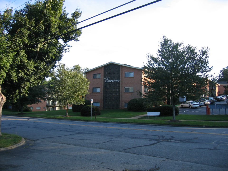 The Greenbrier Apartments in Lynchburg, VA - Building Photo