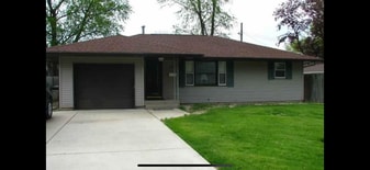 400 E Buckner St in Tuscola, IL - Building Photo