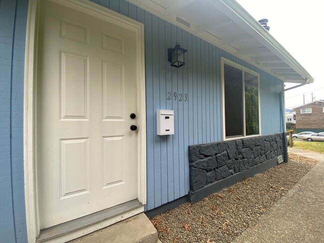 property at 2923-2925-2925 SE Waverleigh Blvd