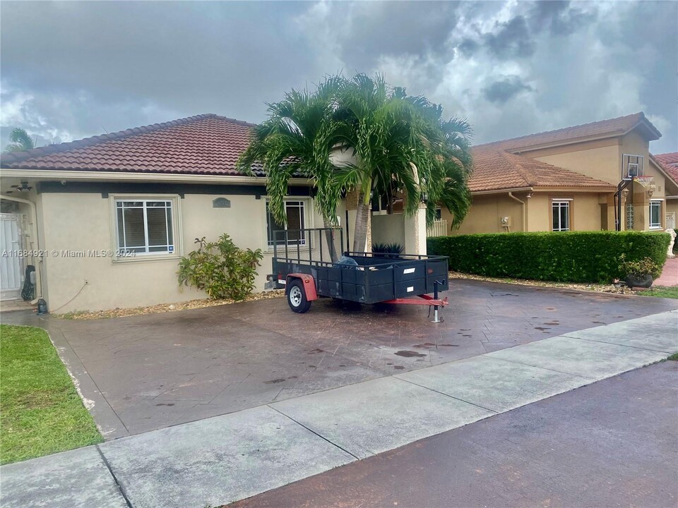 8793 NW 140th Ln in Miami Lakes, FL - Building Photo