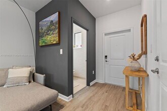 403 NE 212th St in North Miami Beach, FL - Building Photo - Building Photo