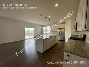 837 Alden Dr in Sycamore, IL - Building Photo - Building Photo