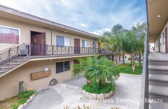 5495 Atlantic Ave in Long Beach, CA - Building Photo - Building Photo