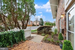 1949 Kennedy Dr in McLean, VA - Building Photo