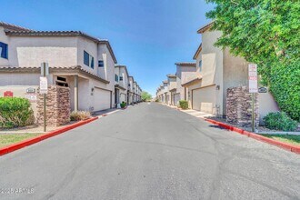 3034 N 39th St in Phoenix, AZ - Foto de edificio - Building Photo