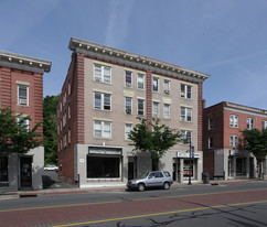 421-425 N Main St in Bristol, CT - Building Photo
