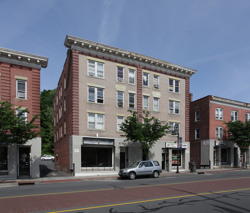 421-425 N Main St in Bristol, CT - Building Photo