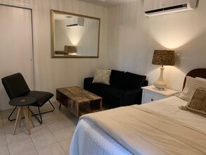 1144 NW 7th Ave, Unit All inclusive Boho Studio in Fort Lauderdale, FL - Building Photo - Building Photo