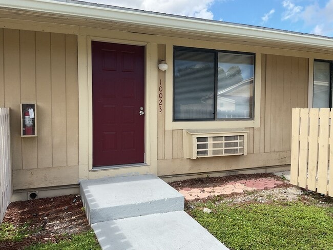 10023 S Nob Hill Cir in Tamarac, FL - Building Photo - Building Photo