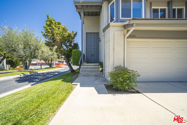 2040 Woodbriar Ct in Fullerton, CA - Building Photo - Building Photo