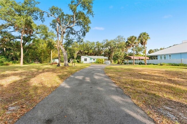 8010 Riverview Dr in Riverview, FL - Building Photo - Building Photo