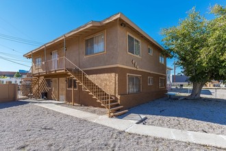 537 North Cir in Las Vegas, NV - Building Photo - Building Photo