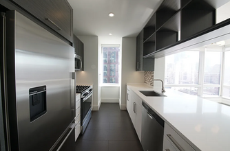 551 10th Ave in New York, NY - Building Photo - Building Photo