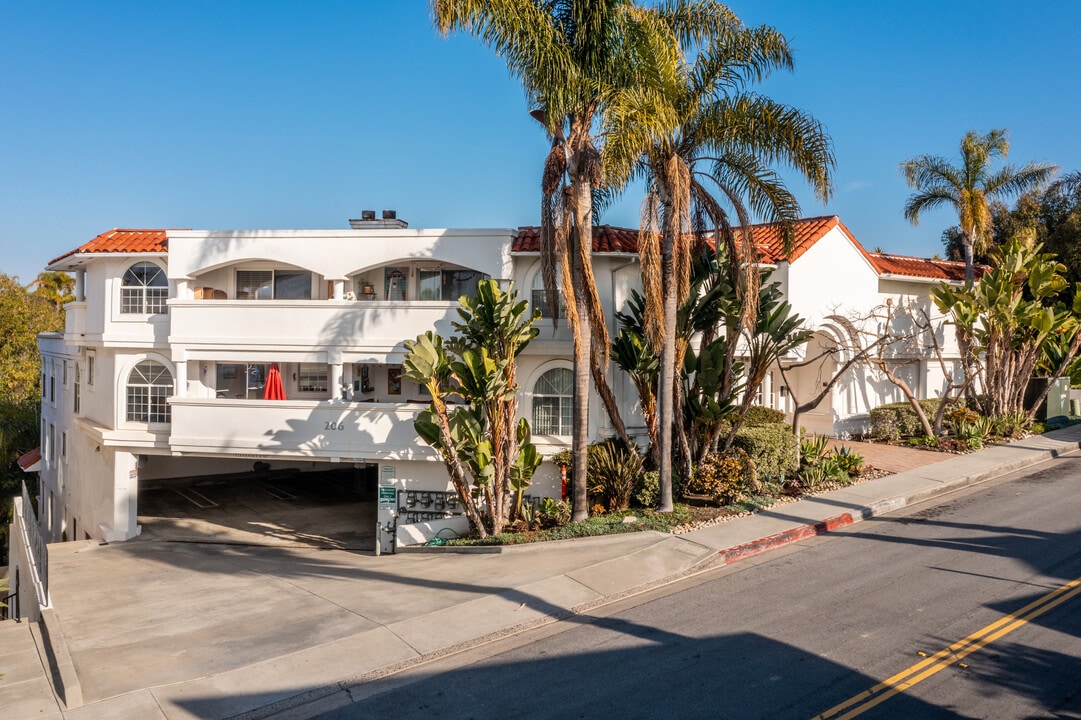 206 Avenida Montalvo in San Clemente, CA - Building Photo