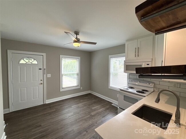 707 Grandin Rd in Charlotte, NC - Building Photo - Building Photo