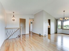 1165 Merrifield Ct in Shakopee, MN - Building Photo - Building Photo