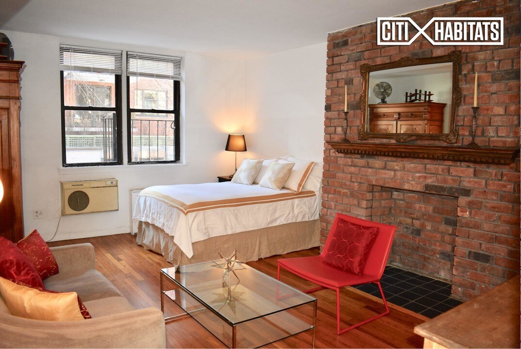250 W 15th St-Unit -2B in New York, NY - Building Photo