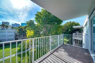 7737 SW 88th St in Miami, FL - Building Photo - Building Photo