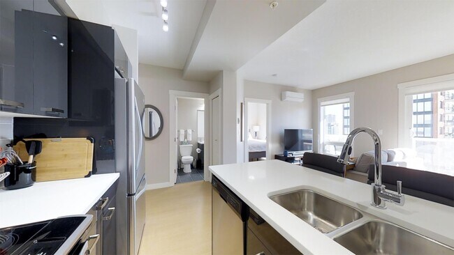 10410-1102 102 Ave NW in Edmonton, AB - Building Photo - Building Photo