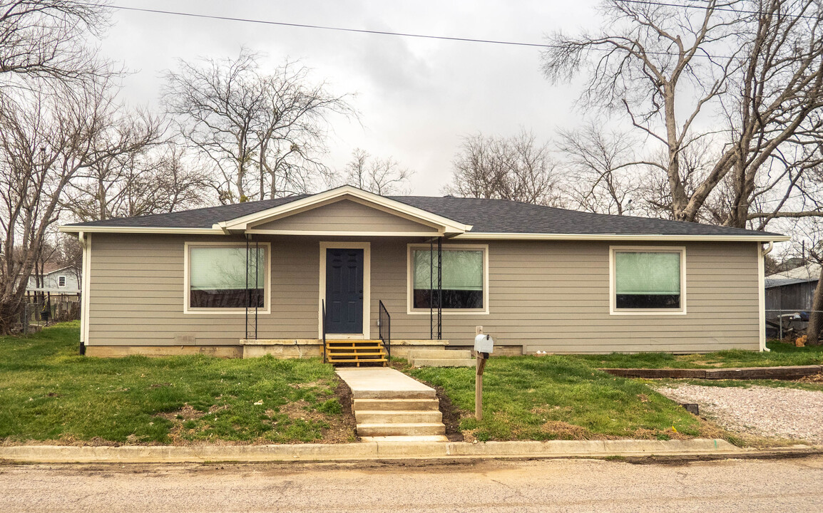 405 Walnut St in Whitesboro, TX - Building Photo