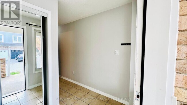 75 Prince William Way in Barrie, ON - Building Photo - Building Photo