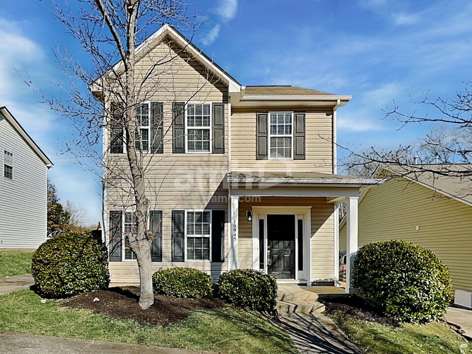 10945 Shelly Renee Dr in Cornelius, NC - Building Photo