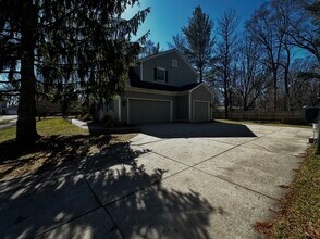 4263 Goldenwood Dr in Okemos, MI - Foto de edificio - Building Photo
