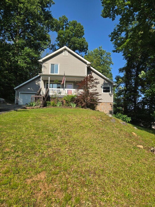 108 Lexington Ave in Elizabethton, TN - Building Photo