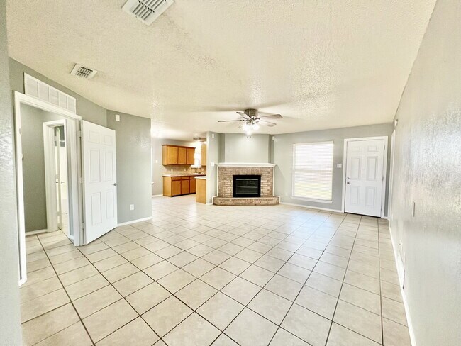 6123 39th St in Lubbock, TX - Foto de edificio - Building Photo