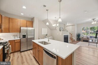 6103 Aster Haven Cir in Haymarket, VA - Building Photo - Building Photo