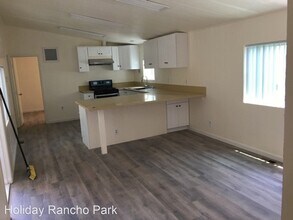 34184 County Line Rd in Yucaipa, CA - Foto de edificio - Building Photo