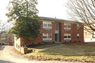 2726 Riedling Dr in Louisville, KY - Building Photo