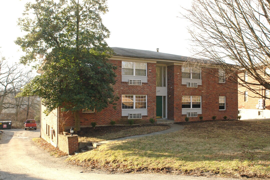 2726 Riedling Dr in Louisville, KY - Building Photo