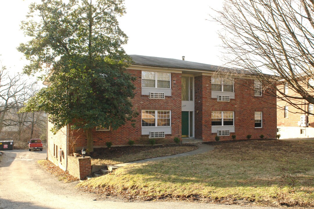 2726 Riedling Dr in Louisville, KY - Foto de edificio