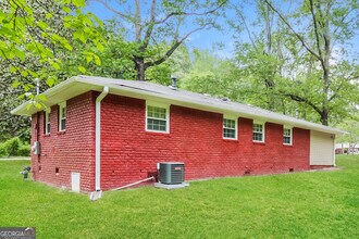 5550 Longmeadow Ln in Atlanta, GA - Building Photo - Building Photo