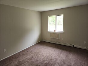 11 Ruth Ct in Middletown, NY - Building Photo - Building Photo