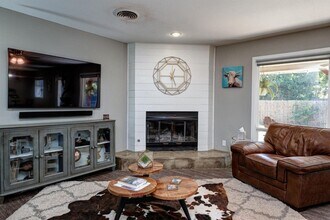 5209 16th St in Lubbock, TX - Foto de edificio - Building Photo