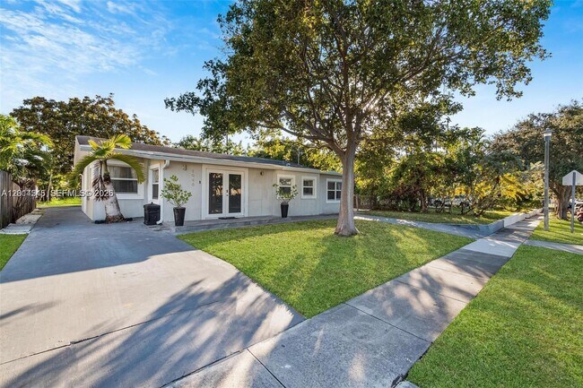 property at 1946 SW 20th St