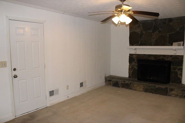 888 Chartley Dr SW in Lilburn, GA - Foto de edificio - Building Photo