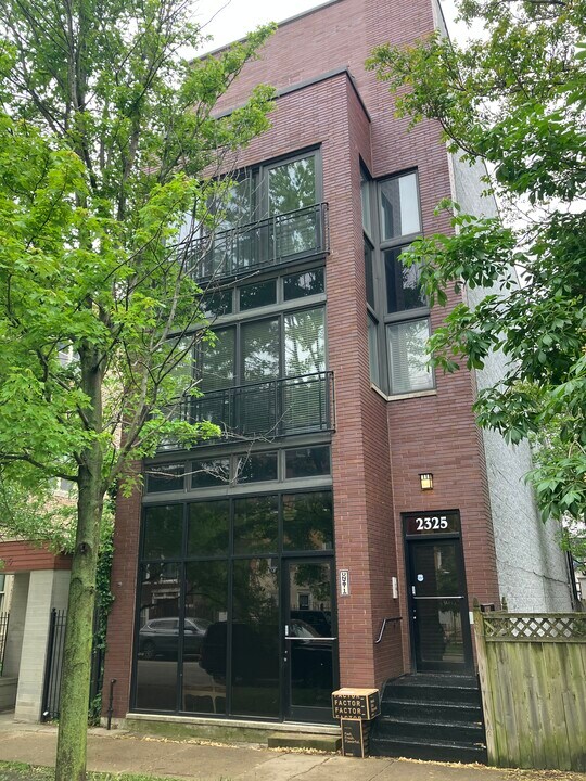 2325 W Huron St, Unit 3 in Chicago, IL - Building Photo