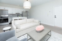 The Suites at 115 E Eager photo'