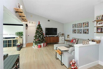 6011 Manchester Ln in Davie, FL - Building Photo - Building Photo