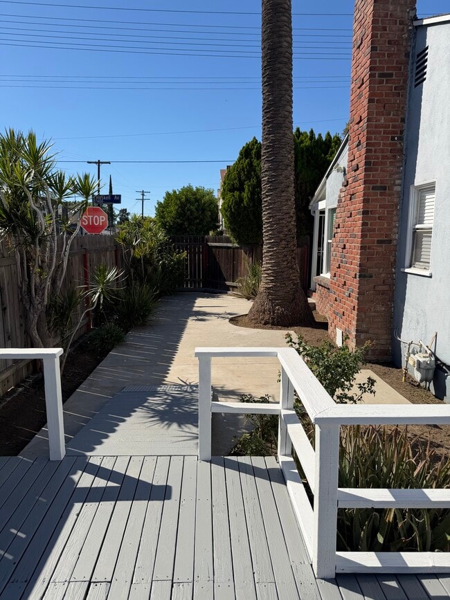 7402 Haskell Ave in Van Nuys, CA - Building Photo - Building Photo