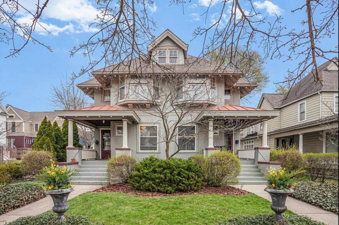 414 Paris Ave SE in Grand Rapids, MI - Building Photo