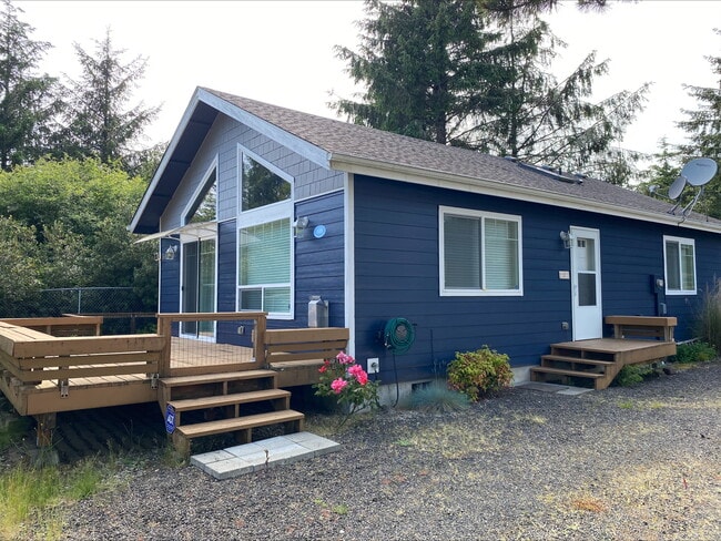 148 Spruce Loop SW in Ocean Shores, WA - Building Photo - Building Photo